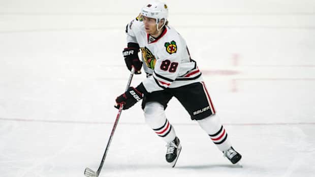 patrick-kane-seat-soldier-blackhawks-flight.jpg